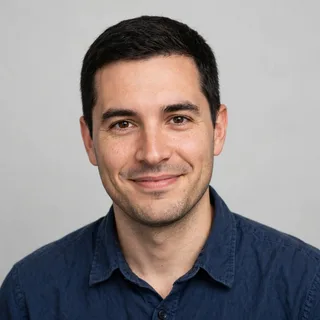Alex Morgan, Tech Reviewer - portrait photo